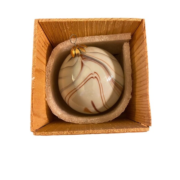 Vintage Evergreen Glass Arts Center Handblown Glass Swirl Christmas Ball 1982 - Picture 2 of 8